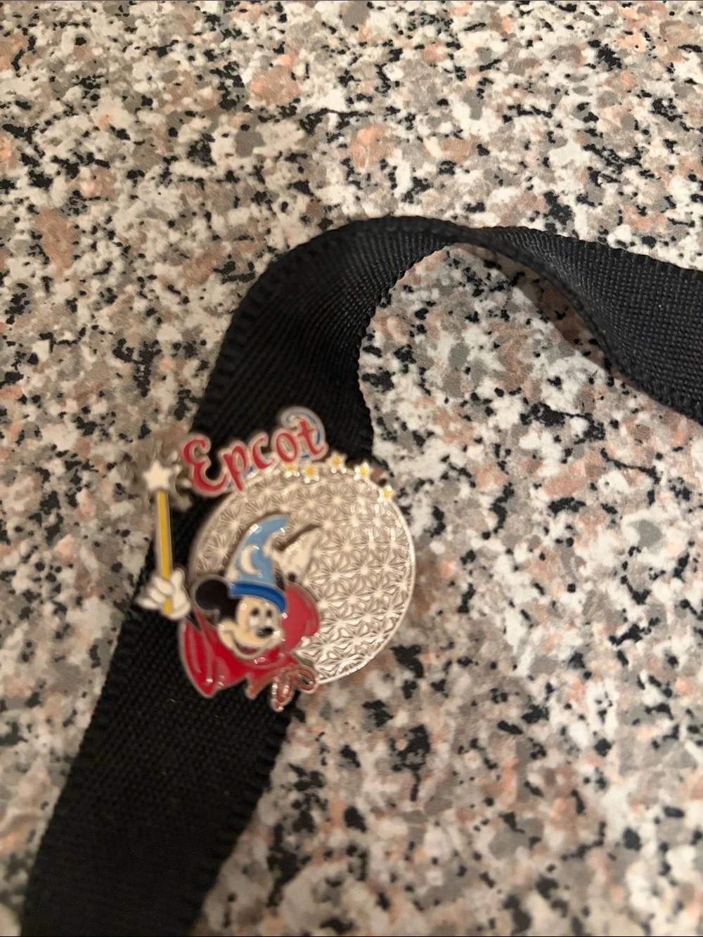 2002 WDW Disney Black Lanyard with Collectable Character Pins
